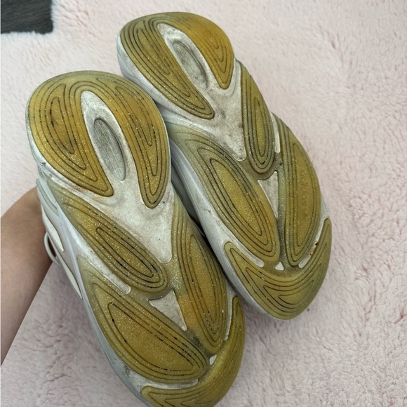 Adidas Ozelia white Sneakers – US 8.5 / EU 40 - Picture 5 of 7